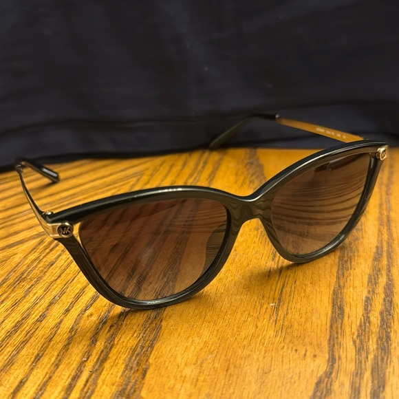 Michael Kors 54mm Gradient Cat Eye Sunglasses Black and Gold NWOT - Picture 1 of 11